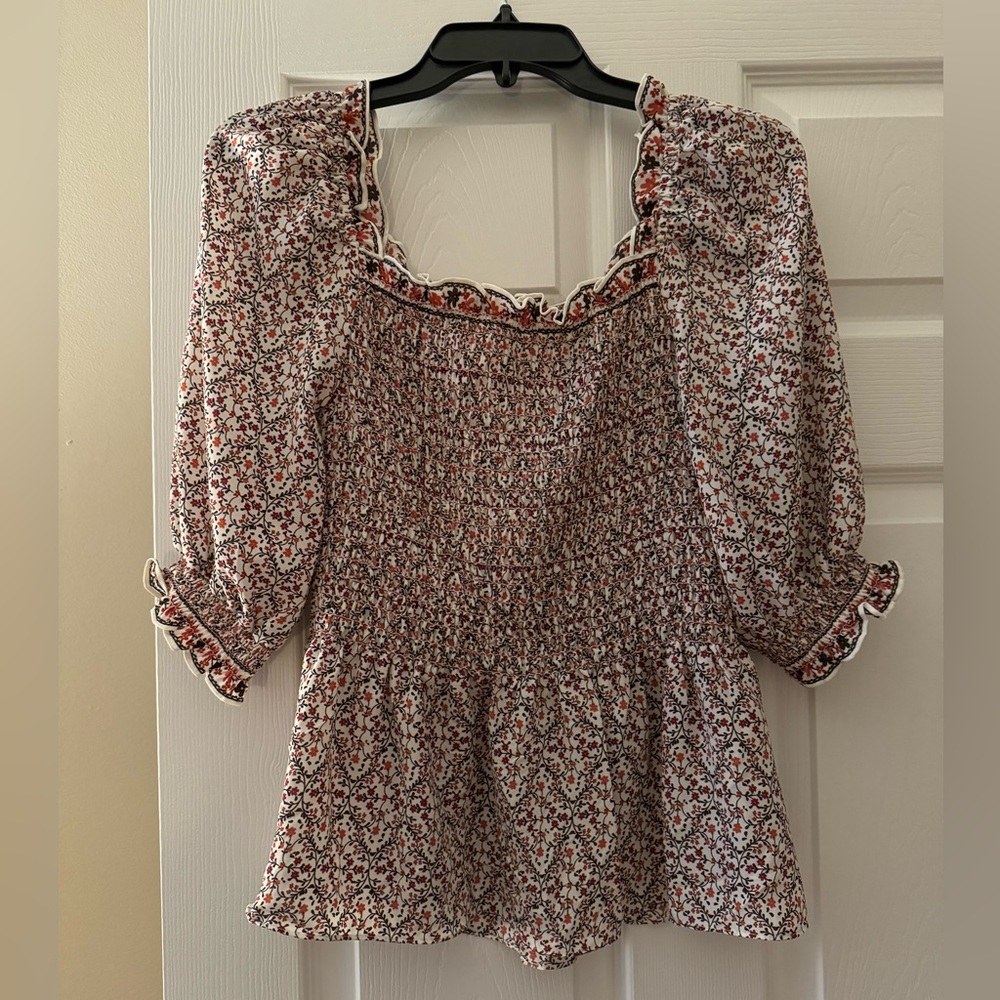 🤎 Smocked Fitted Floral Blouse